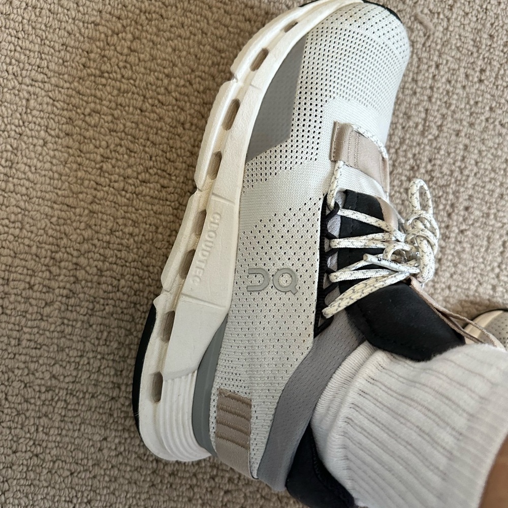 On Running Women's Cloudnova Athletic Shoes - White/Gray/Tan